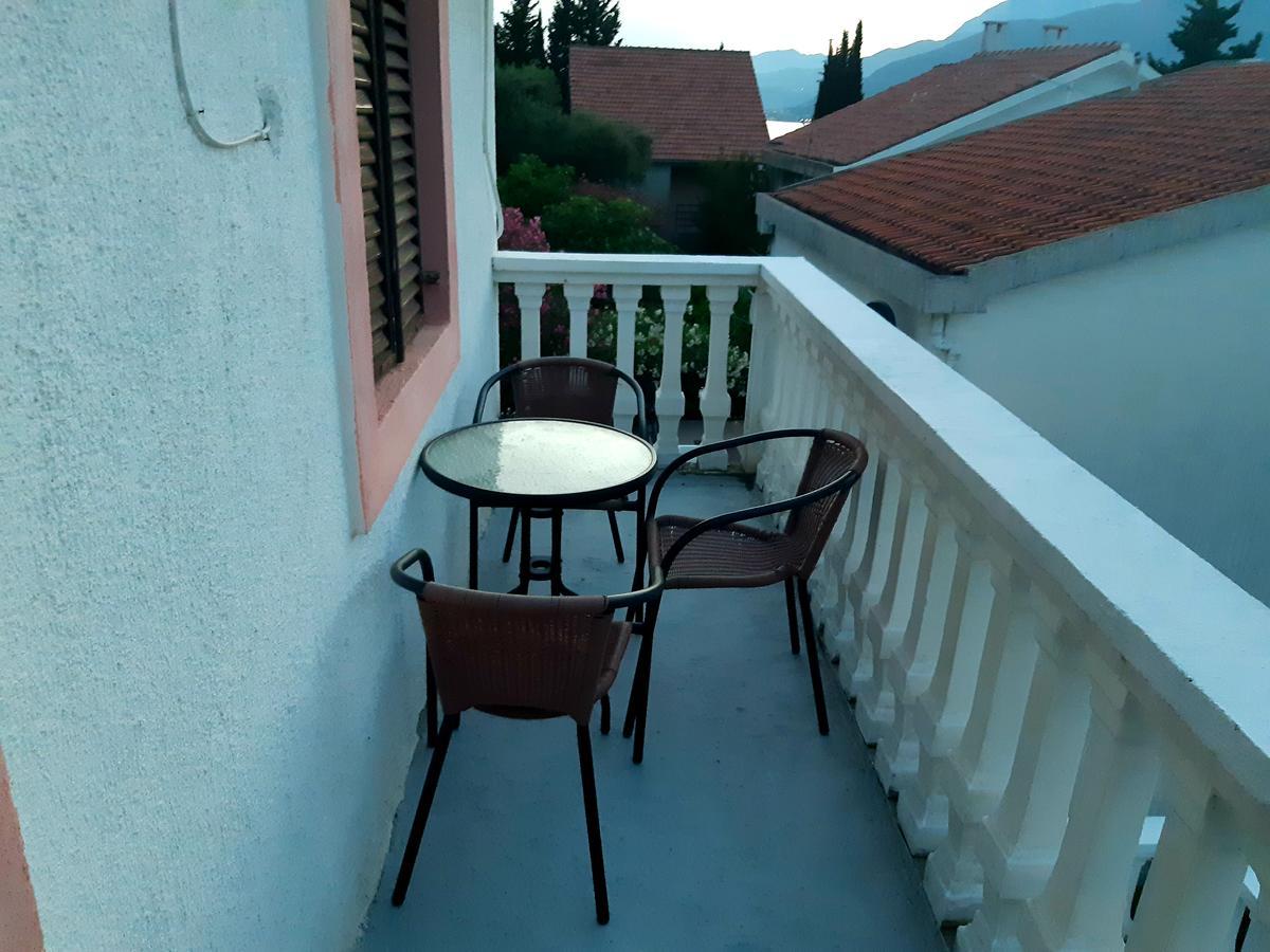 Apartments Ceca Tivat Exterior photo